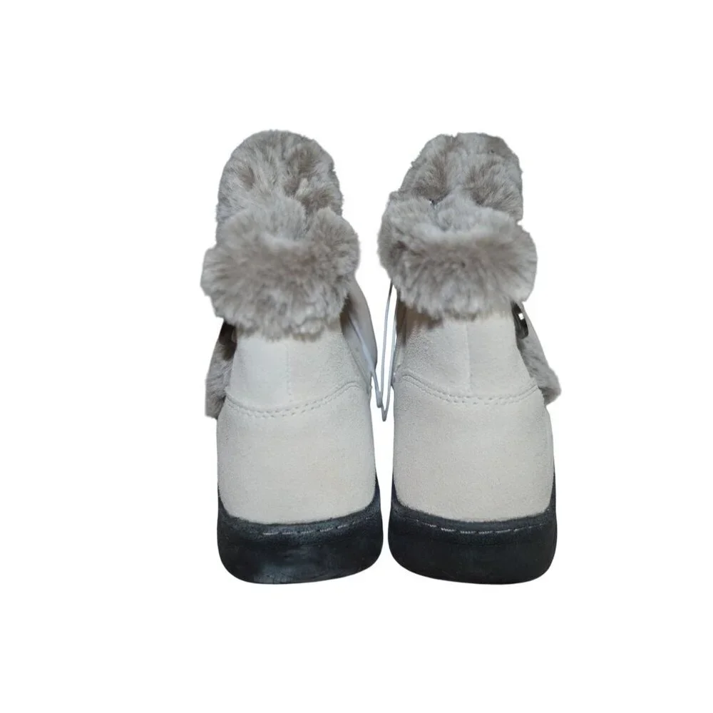 NWOT Khombu Iris All Weather Boots Cream Off White Women Size 8 Winter Gorpcore